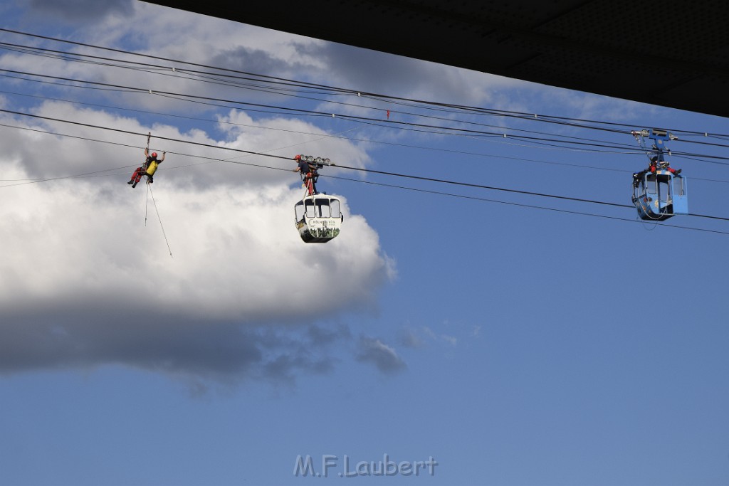 Koelner Seilbahn Gondel blieb haengen Koeln Linksrheinisch P477.JPG - Miklos Laubert